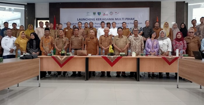 LPPM dan SDGs UNP Bersinergi dalam Launching Kerja Sama Multipihak di Kabupaten Pesisir Selatan.  (Foto: Dok. Humas UNP)