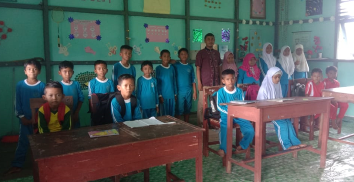 Dosen Universitas PGRI Sumatera Barat Gelar Pelatihan Pengelolaan Emosi untuk Siswa SD Negeri 016 Binangun Jaya dengan Media Cerita Bergambar