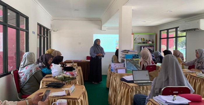 TIM DOSEN PROGRAM STUDI PENDIDIKAN BIOLOGI UNIVERSITAS PGRI SUMATERA BARAT MELAKSANAKAN PENGABDIAN PADA MASYARAKAT DI SD SEMEN PADANG