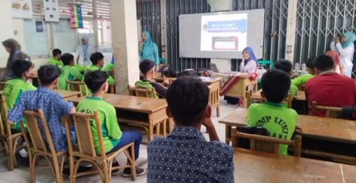 Guru dan Dosen Berkolaborasi Hadirkan Media Pembelajaran Berbasis Nilai di SMP Luki Padang