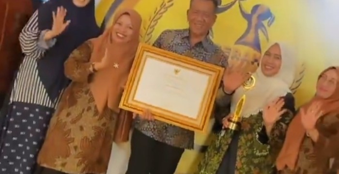 Anak adalah aset berharga yang memegang masa depan bangsa nantinya.