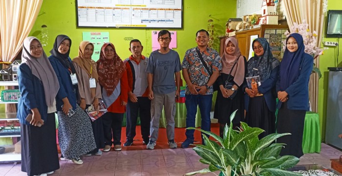 Program Studi Bimbingan dan Konseling Fakultas Sosial Humaniora melaksanaan PKM di MTs Negeri 7 Pesisir Selatan