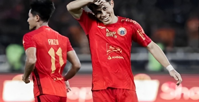 Selebrasi pesepak bola Persija Jakarta Ryo Matsumura usai mencetak gol ke gawang Persebaya dalam lanjutan.