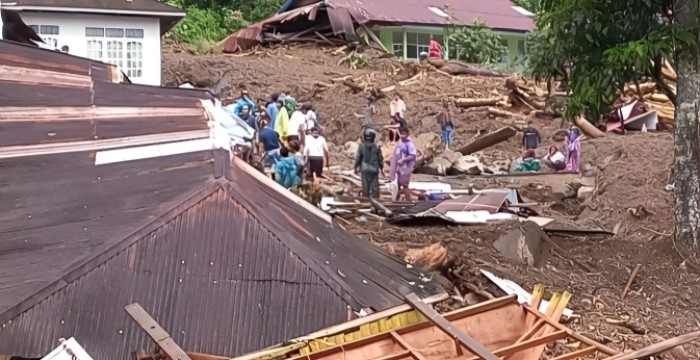Banjir dan longsor terjadi di Agam yang menyebabkan 2 warga meninggal dunia dan merusak sejumlah rumah warga, Jumat (14/7 / 2023)