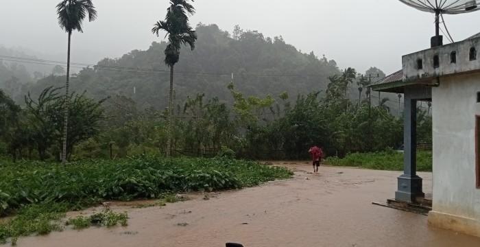 Banjir merendam pemukiman warga dan Bangunan Sekolah di Kabupaten, Pesisir Selatan