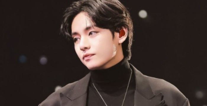 Pemilik nama asli Kim Taehyung ini dipastikan akan memulai debut solonya pada September mendatang, lho.