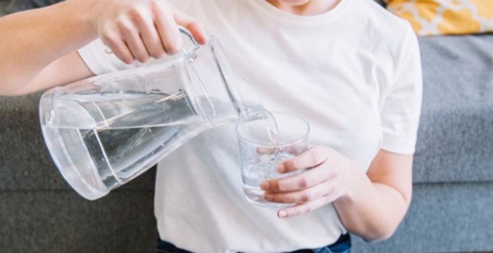 Konsumsi air putih berlebihan dalam waktu singkat bisa memicu kondisi yang disebut keracunan air (water ntoxication).