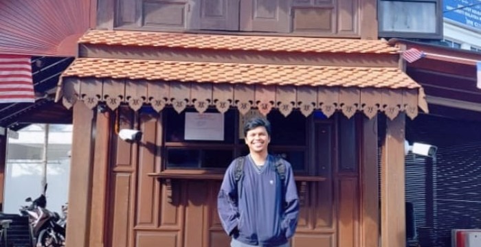 Wahyudi Rahmat, M.Hum. Wahyudi, seorang laki-laki bersemangat, telah membangun karier akademiknya dengan penuh dedikasi.