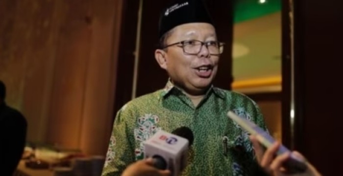 Waketum PPP Arsul Sani menyerahkan kontroversi soal kemunculan Ganjar di tayangan azan TV swasta kepada KPI. la tak mau banyak komentar.